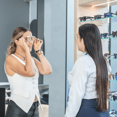 Marcas de gafas: guía para elegir la ideal con asesoría experta