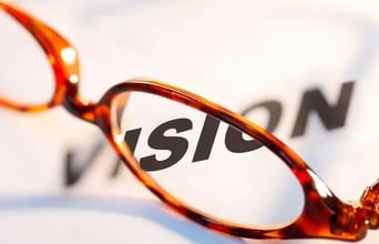 Malos hábitos que afectan tu salud visual y cómo prevenirlos