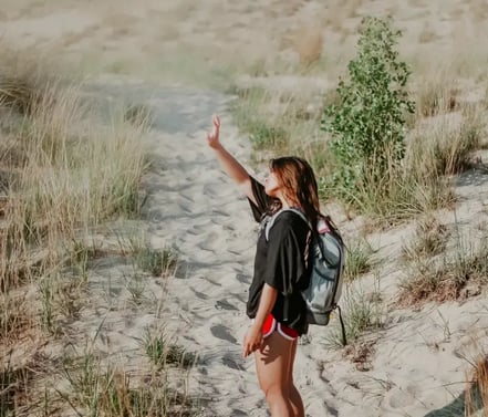 Hábitos que dañan tus ojos en vacaciones